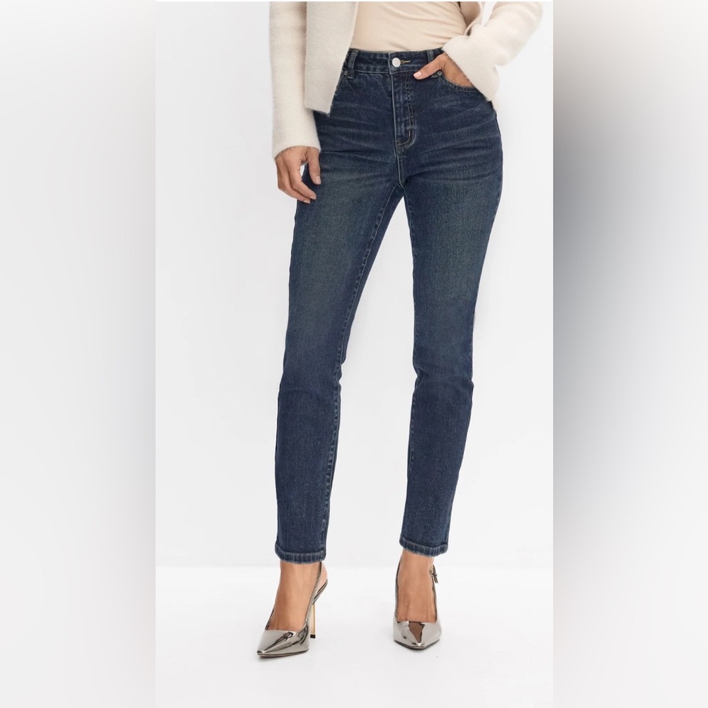 Women's High-Rise Slim Straight Jeans in Dark Blue Wash